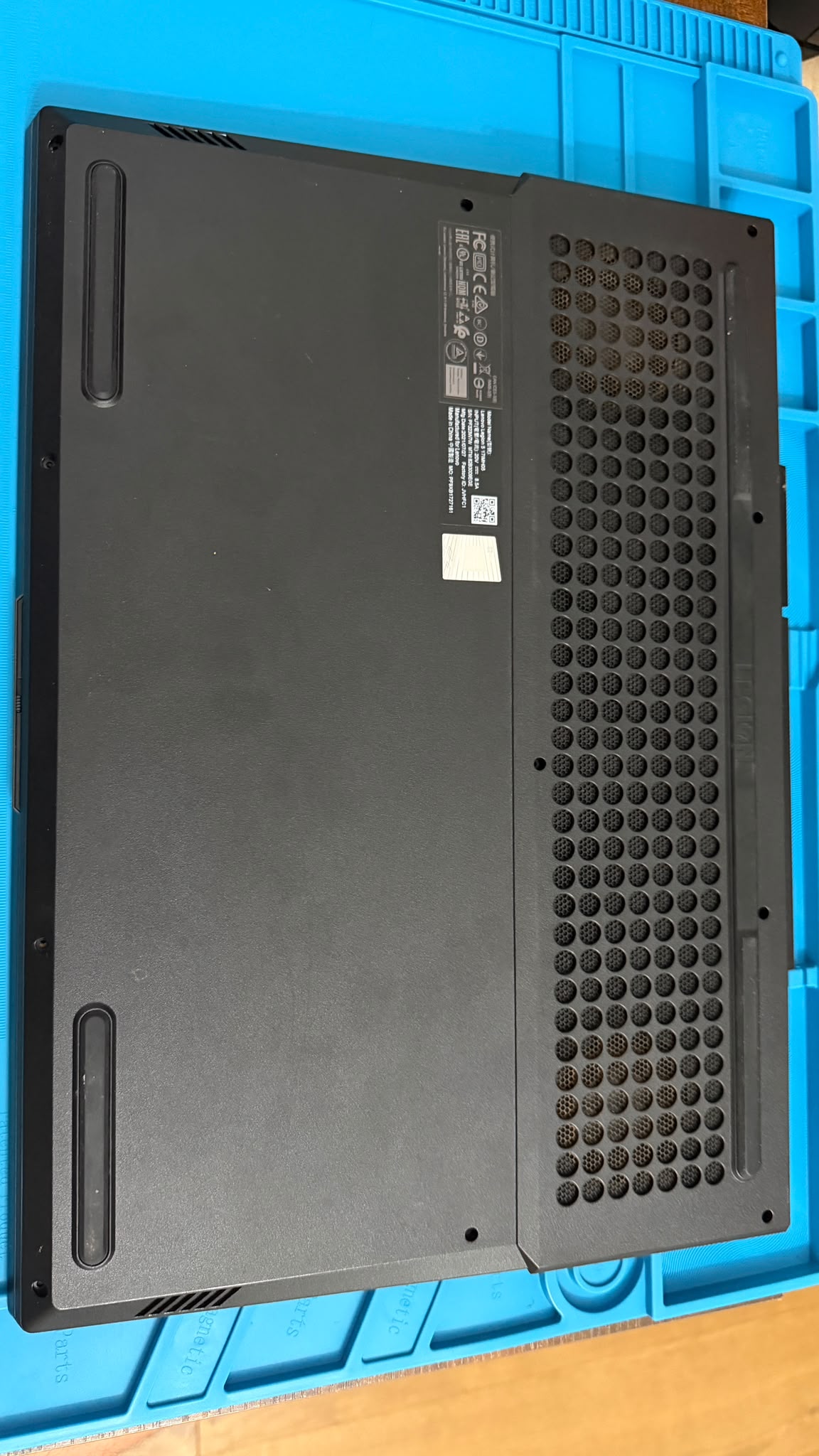 Lenovo Legion 5 17IMH05 Reinigung und Wärmeleitpasten-Service